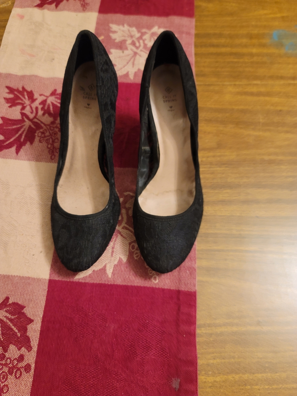 Women’s Black Lace Pumps
